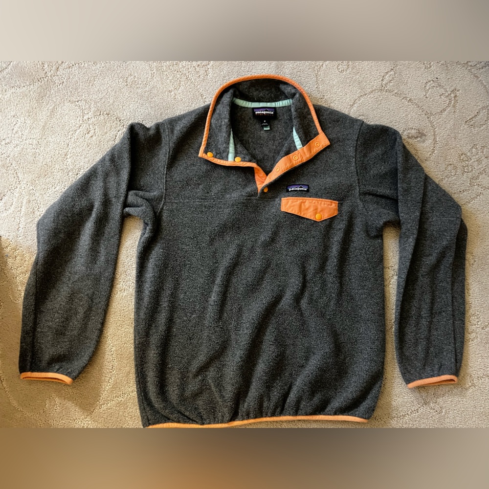 Patagonia Gray/Salmon button up crewneck. SIZE M